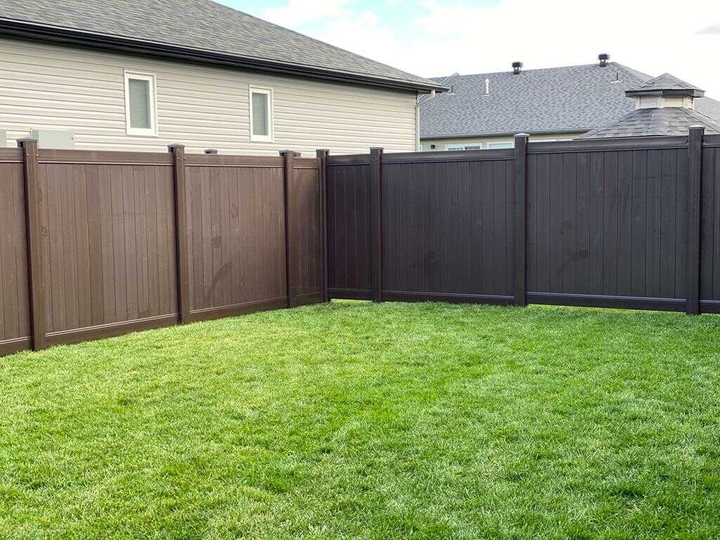Fence Contractors Ottawa, provides pvc fencing solutions Ottawa